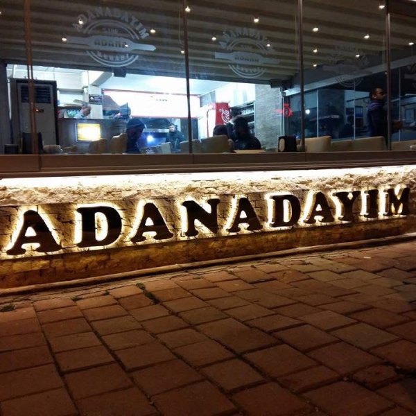 Adanadayım Kebap Restoranı Dekoratif Işıklı Duvar Tabelası